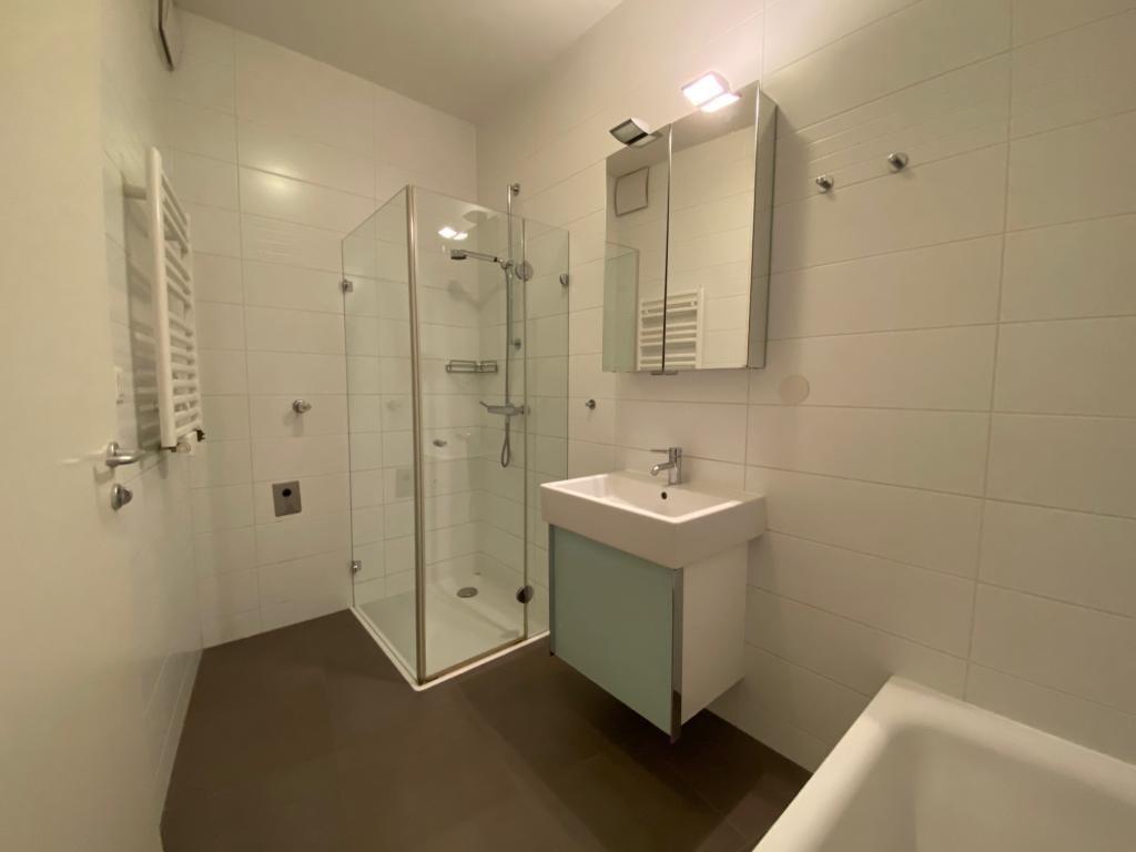 Badezimmer mit Wanne UND Dusche