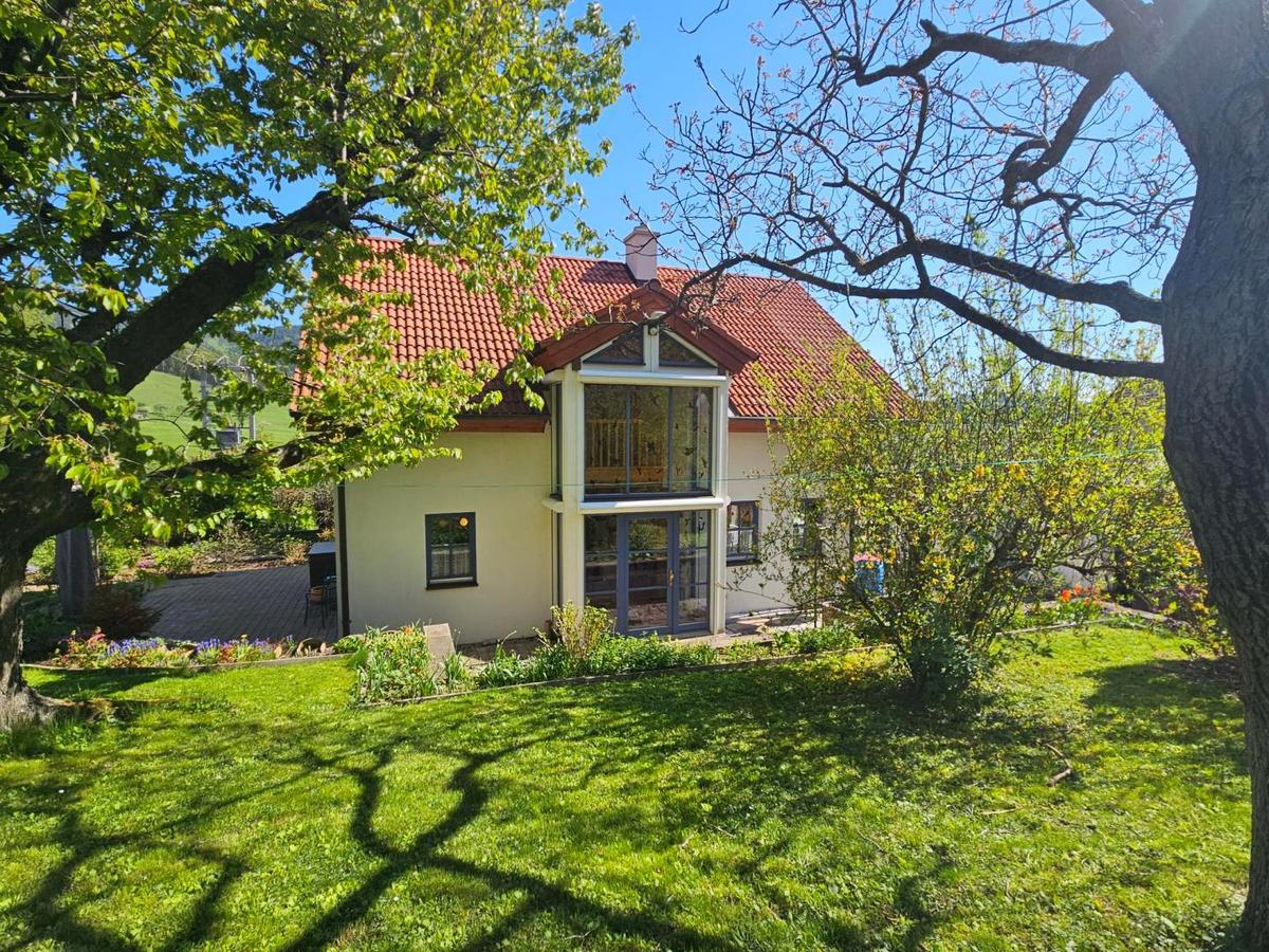 GEPFLEGTES EINFAMILIENHAUS MIT SCHNEM AUSBLICK