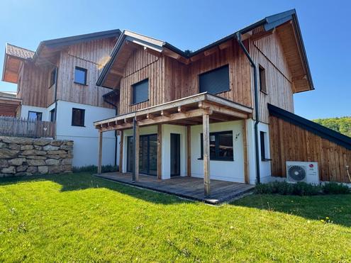 "Ökologisches Holzhaus im Chalet-Stil ? Luxus trifft Nachhaltigkeit!"