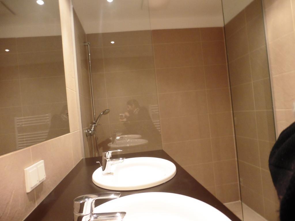 Badezimmer mit Dusche