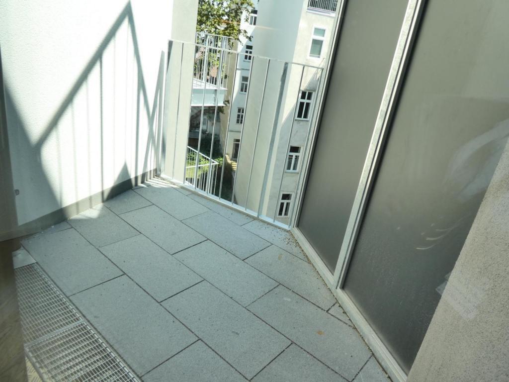 hofseitiger, ruhiger Balkon