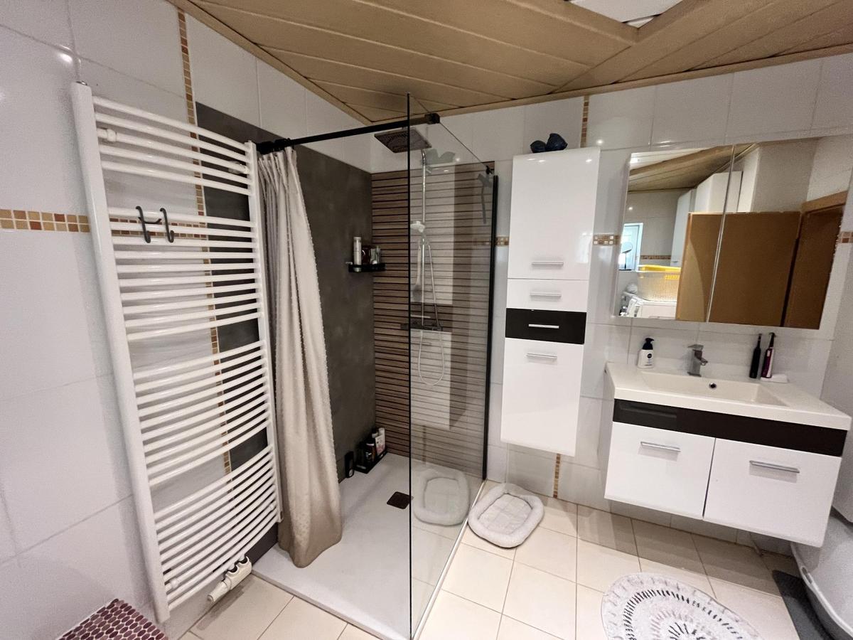 Dusche Wohneinheit 1