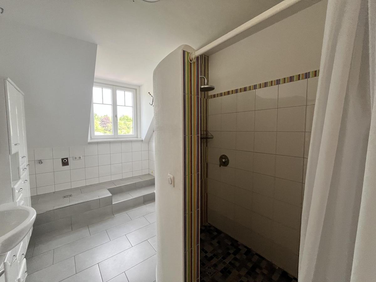 Bad mit Walk-in-Dusche Wohneinheit 3