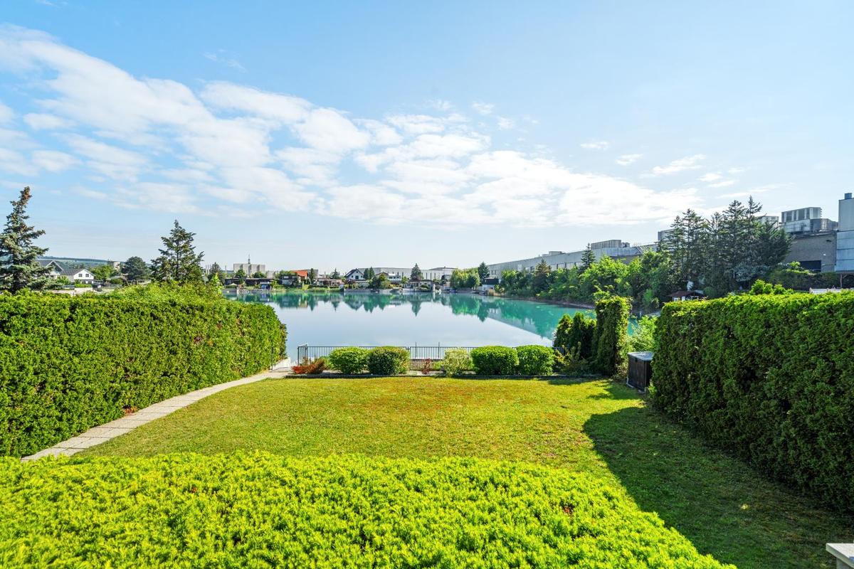 11. Garten mit Seeblick