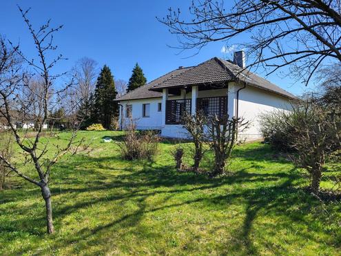 GEPFLEGTER BUNGALOW MIT GROSSEM GRUND UND KELLERSTÖCKL