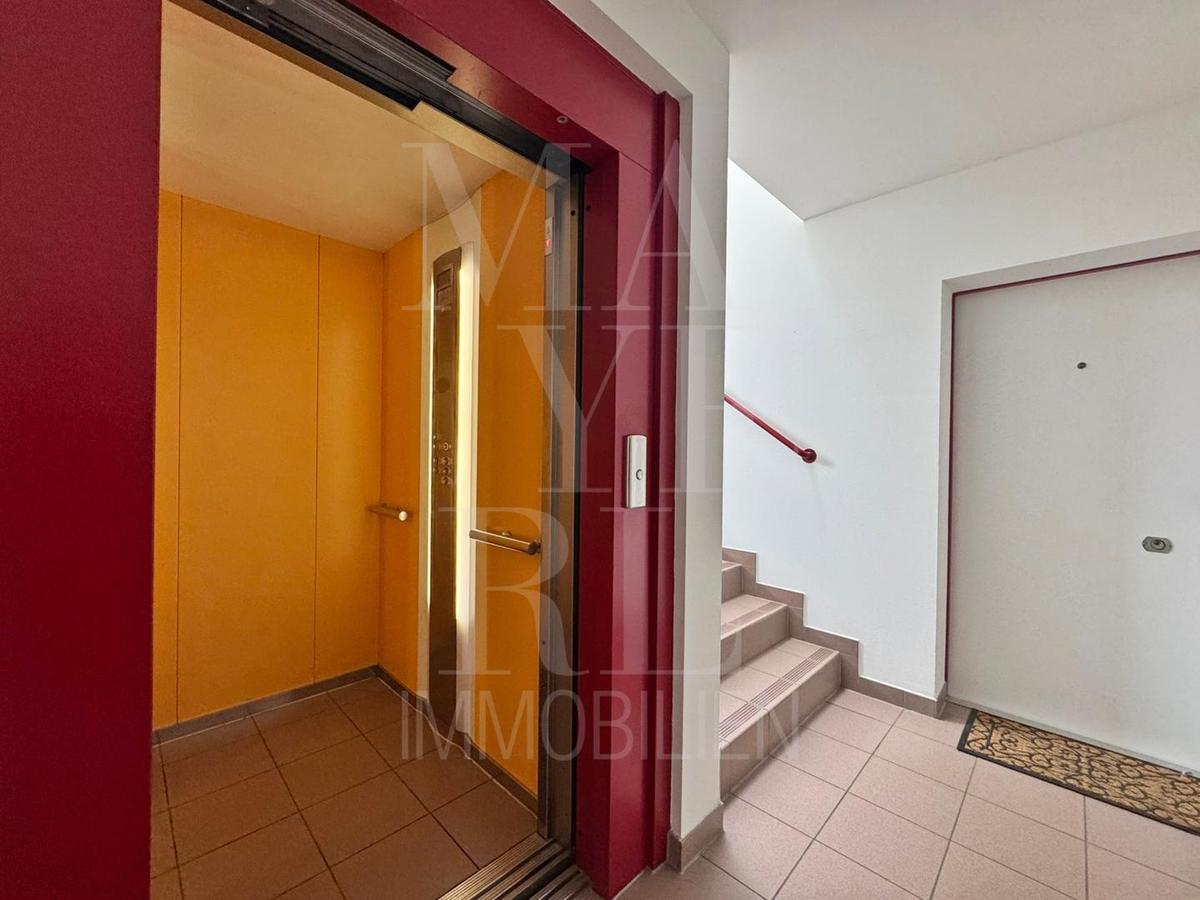 Stiegenhaus/Lift