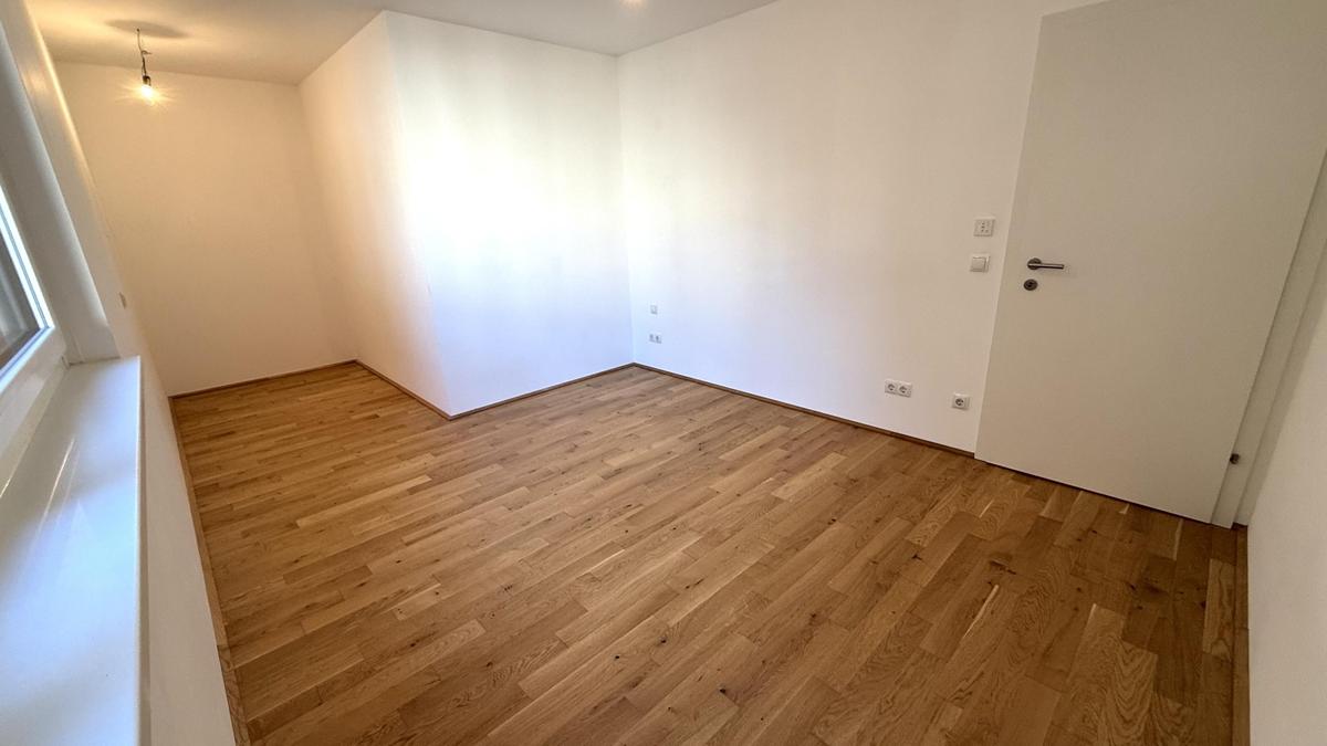 Zimmer 2 mit Schrankraum