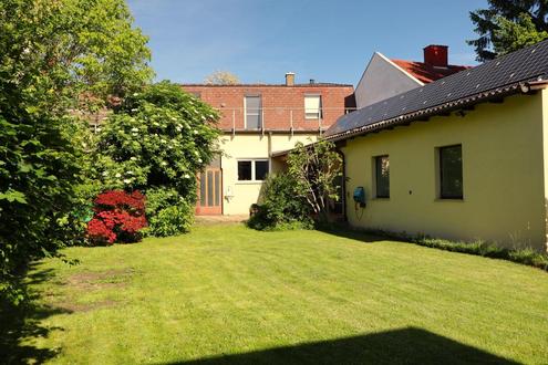 "Ein/Zwei/Dreifamilienhaus mitten im Ortszentrum!"
