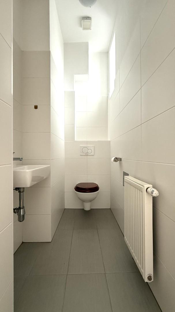 WC, Fenster Waschbecken