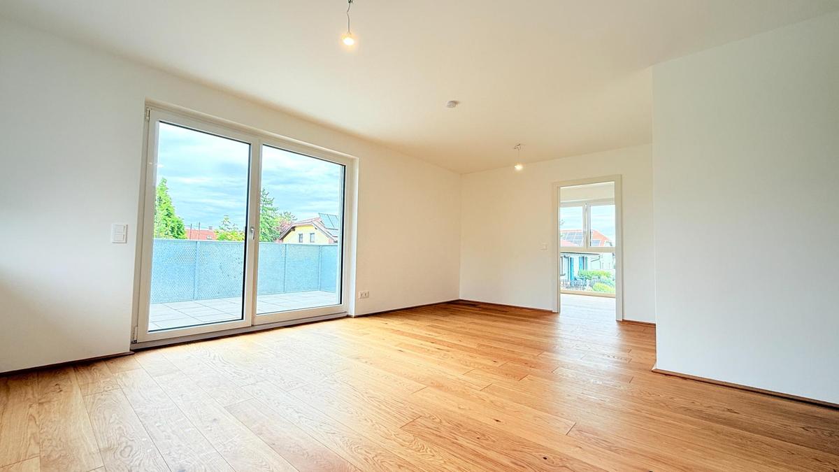 Wohnraum mit Blick zum Schlafzimmer