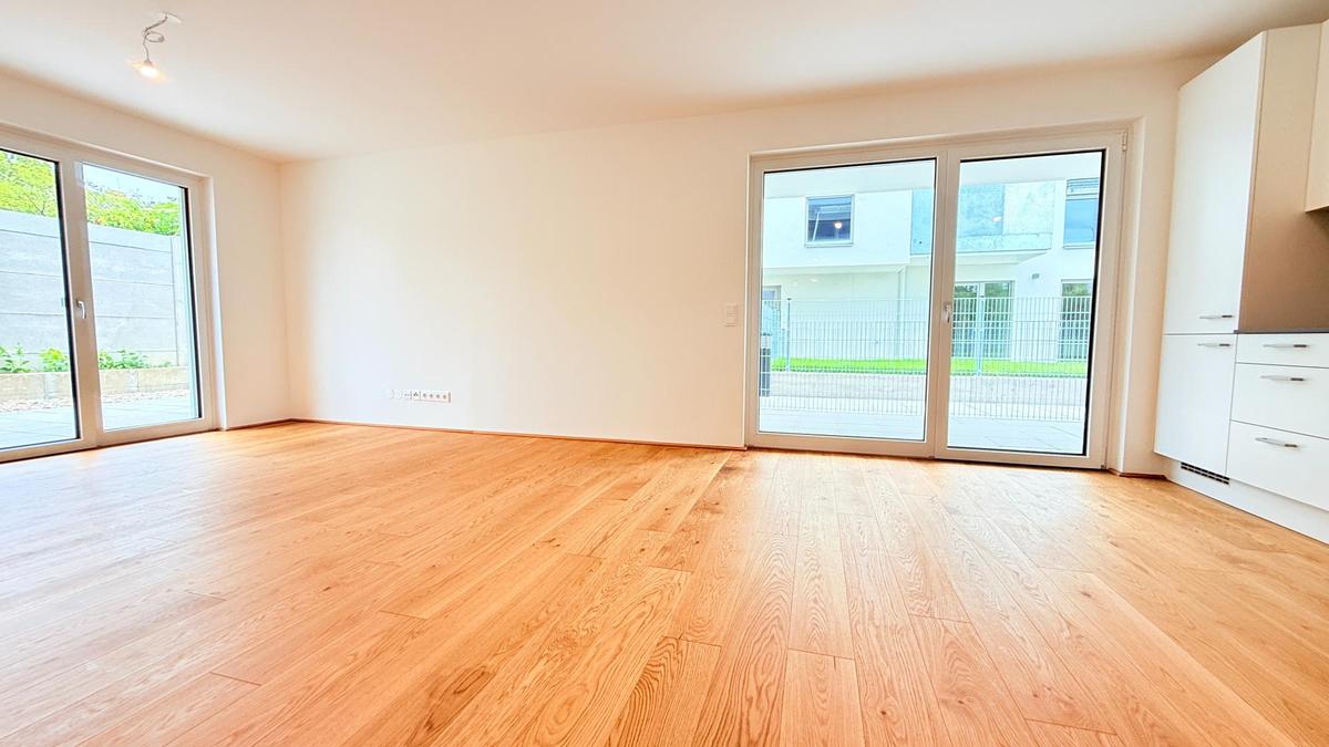 Wohnraum mit Blick zur Terrasse