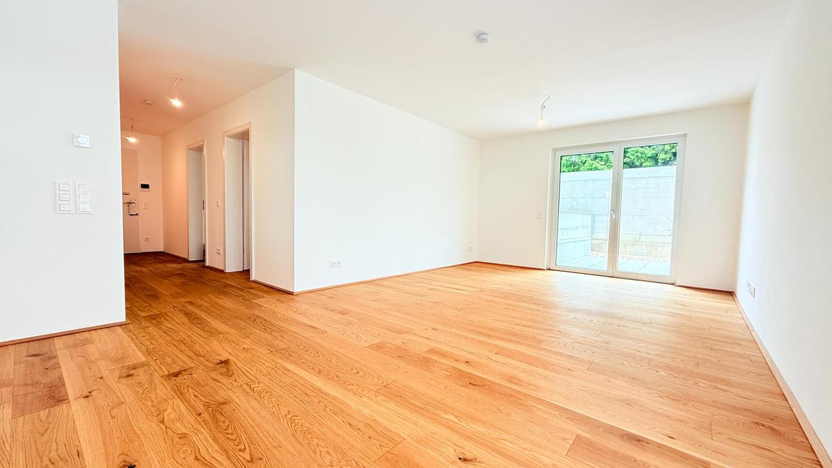 Wohnraum mit Blick zum Vorraum