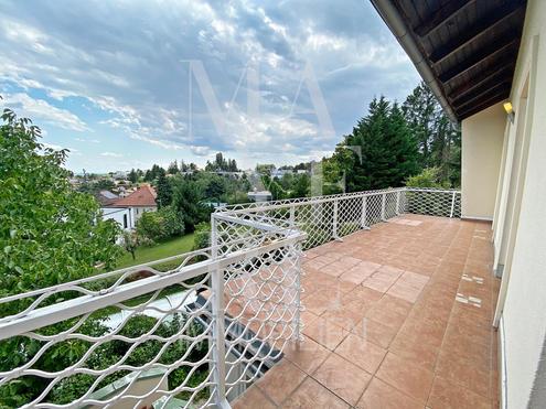 SCHÖNES EINFAMILIENHAUS MIT POOL, TOLLER BLICK, GARAGE & GARTEN