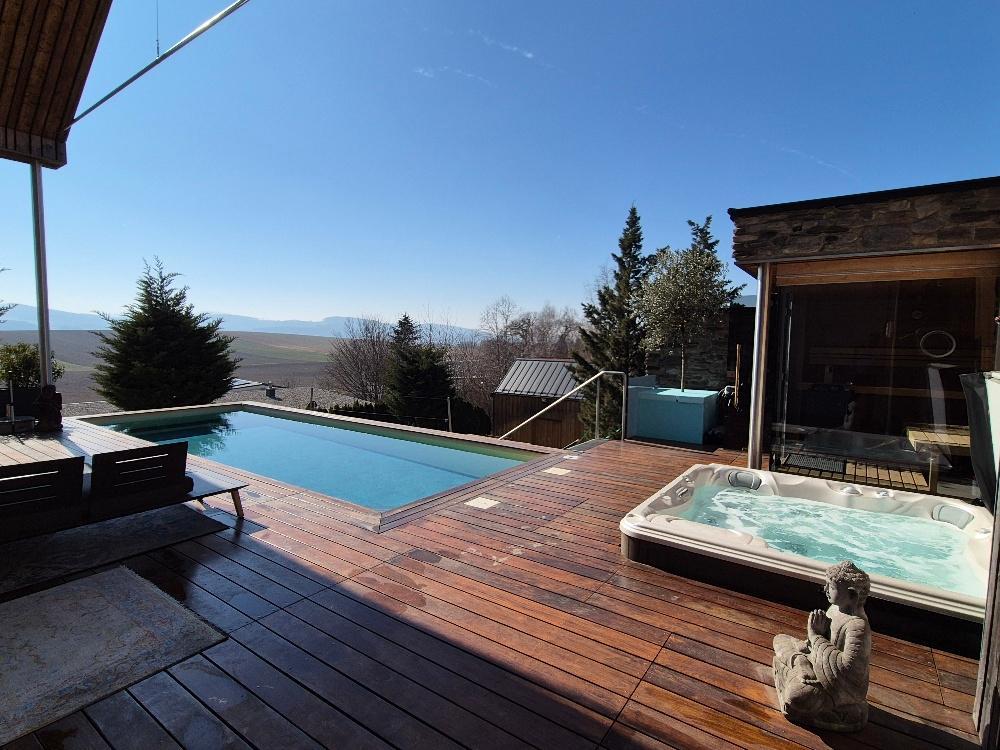Pool mit Whirlpool