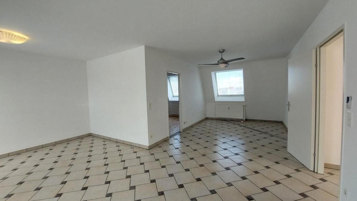 6 Wohnzimmer