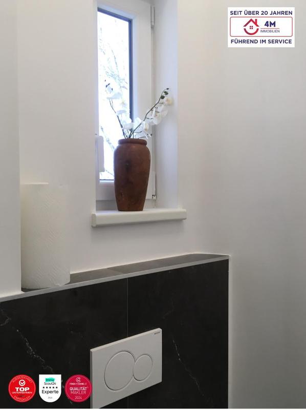 separates WC mit Fenster