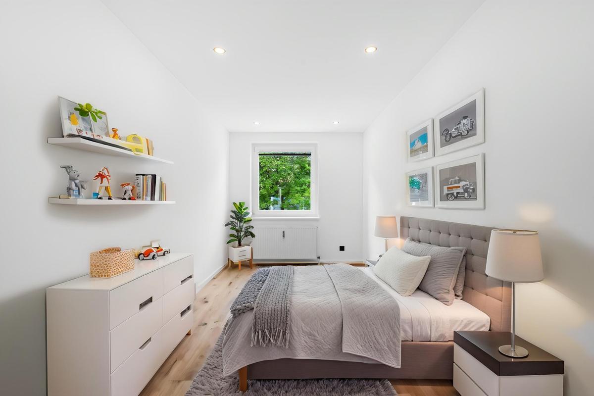 8 ZIMMER 3 (staged)