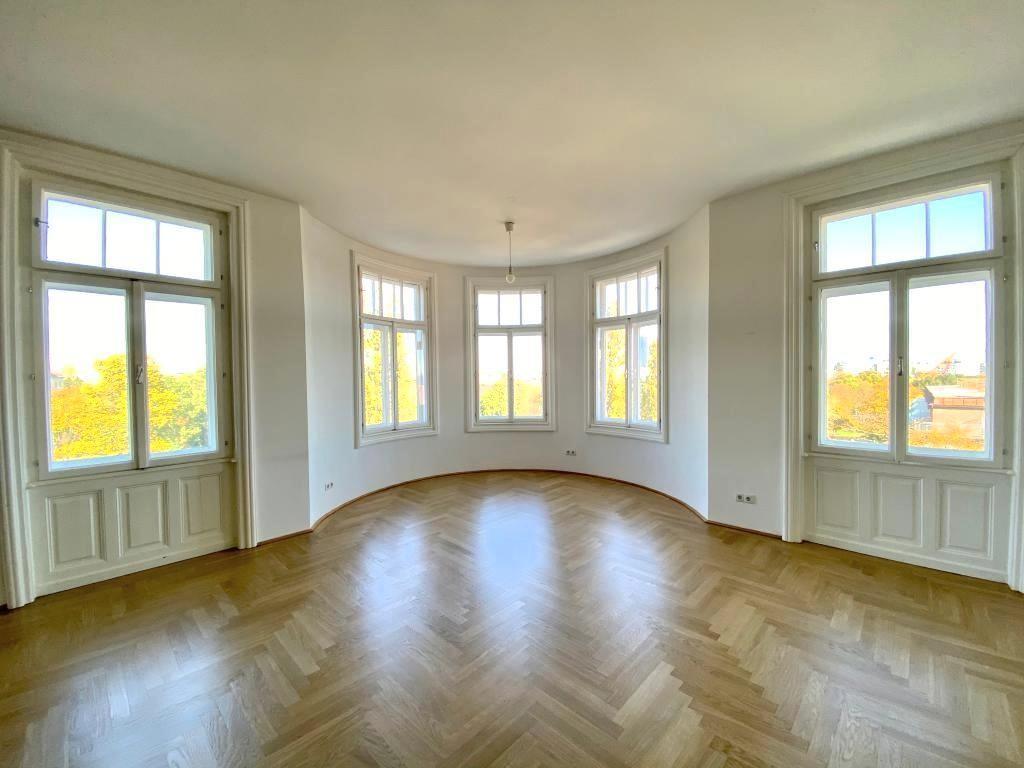Wohnzimmer mit Erker