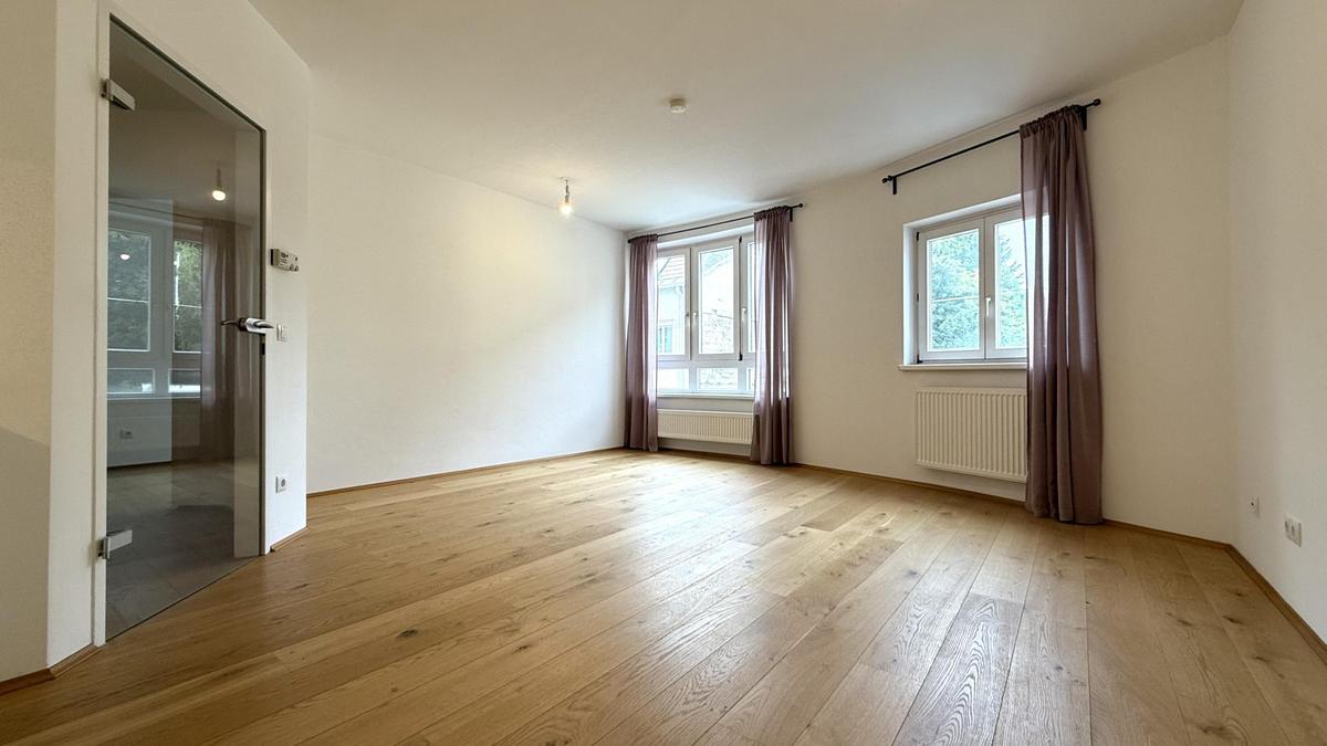 Wohnzimmer mit offener Kche