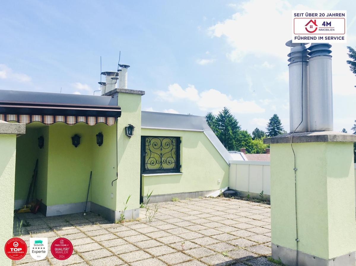 die gedeckte Sitzloggia ca. 10m2 gro