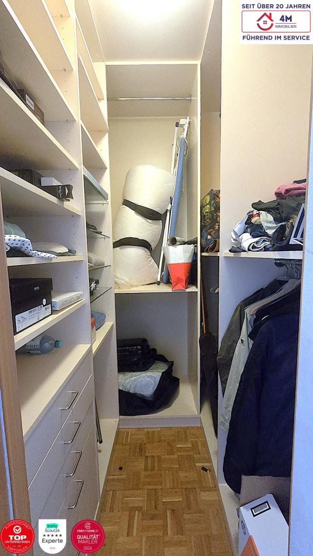 Begehbarer Kleiderschrank