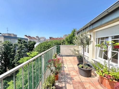 360 TOUR // DACHGESCHOßWOHNUNG AM SPITTELBERG