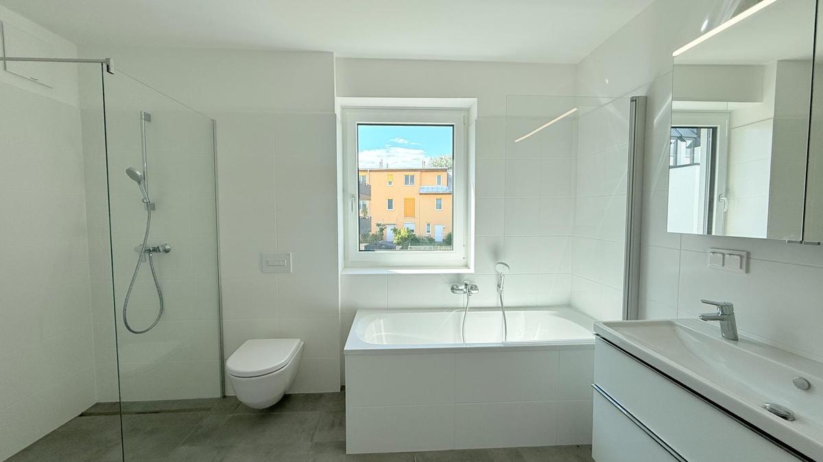 modernes Wannenbad