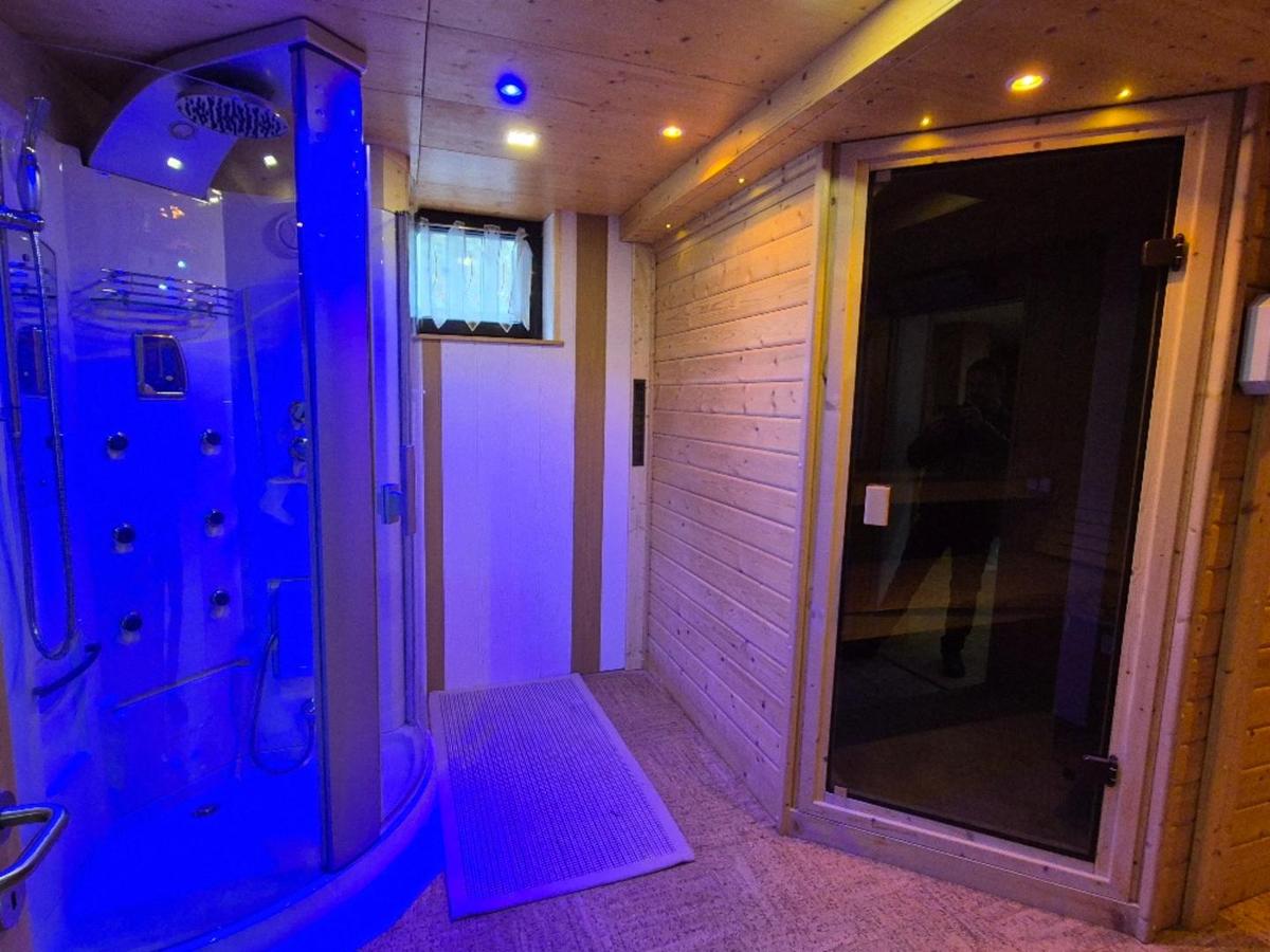 Sauna mit Dusche