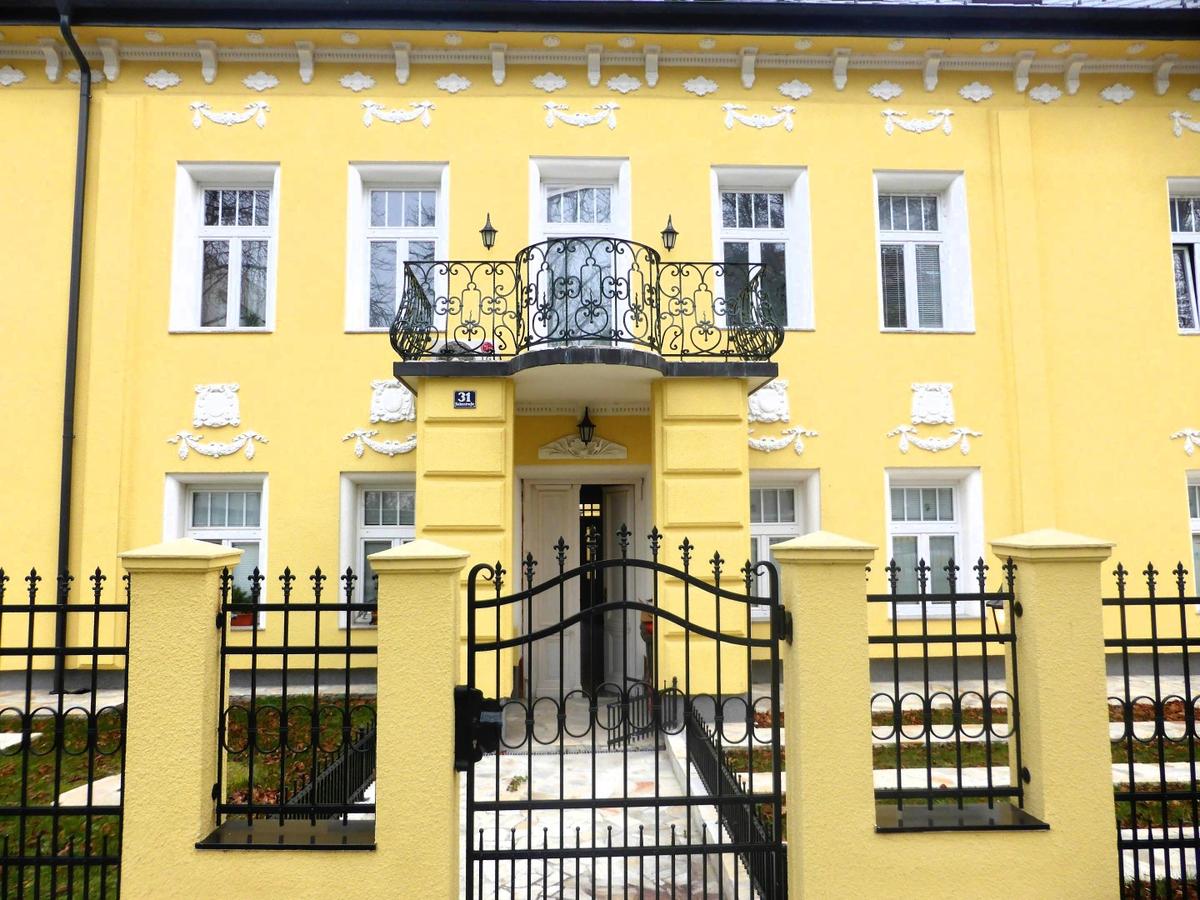 13 Wohnhausanlage