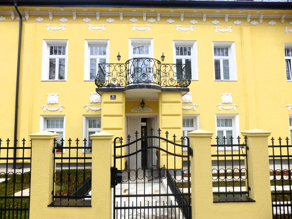 15 Wohnhausanlage