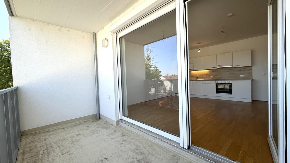 Loggia - Blick in die Wohnkche