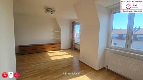 Dachgeschosswohnung mit 3 Zimmern auf ca. 70m2 inkl. Garage - Ruhige Lage, Lichtdurchflutet und hochwertig ausgestattet!