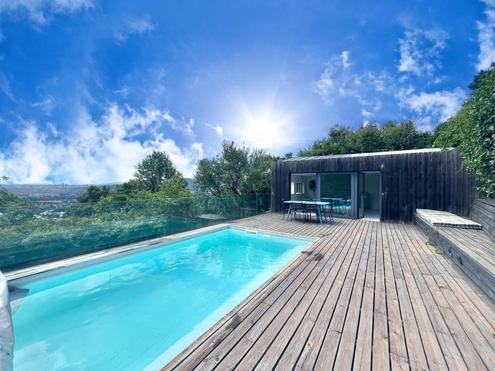 360 TOUR // HIDE AWAY MIT POOL &amp; FERNBLICK