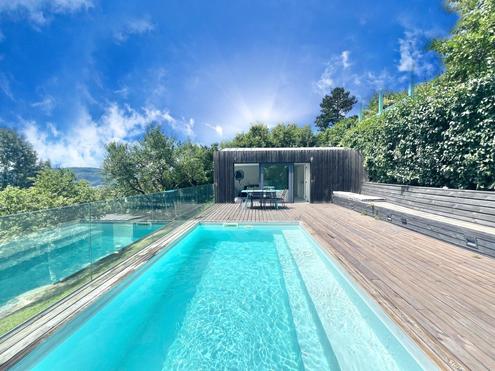 360 TOUR // HIDE AWAY MIT POOL &amp; FERNBLICK