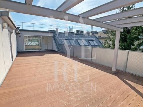 erstklassige Dachterrassenwohnung mit großer Terrasse