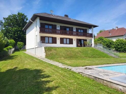 GEPFLEGTES EIN- ODER ZWEIFAMILIENHAUS MIT POOL UND FERNBLICK