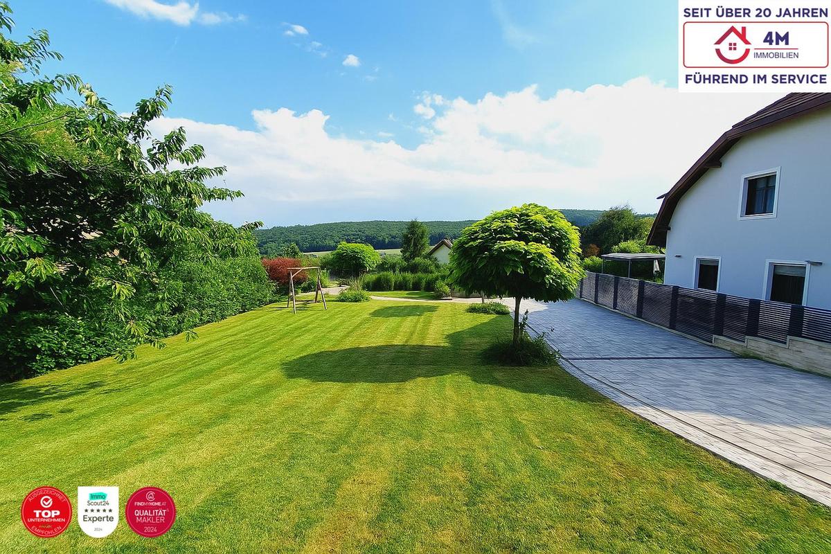 Garten und Einfahrt - Blick Richtung Sden