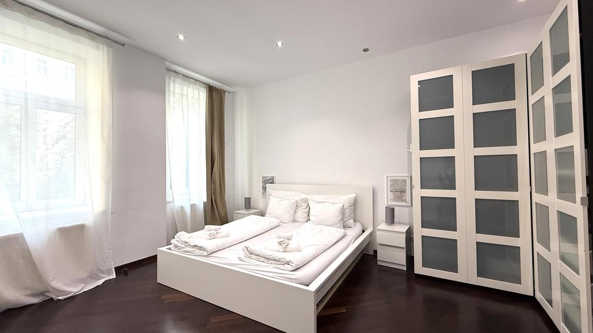 Schlafzimmer 1