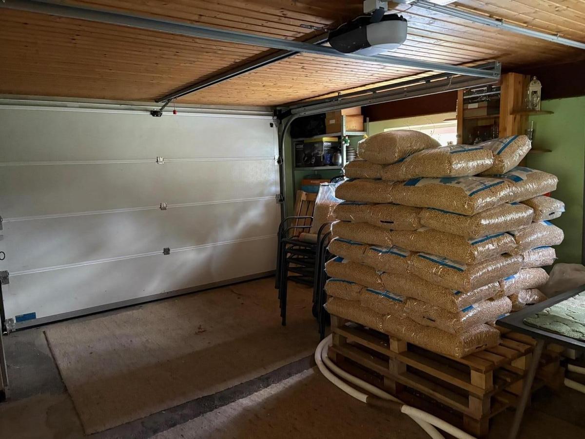 12 Garage