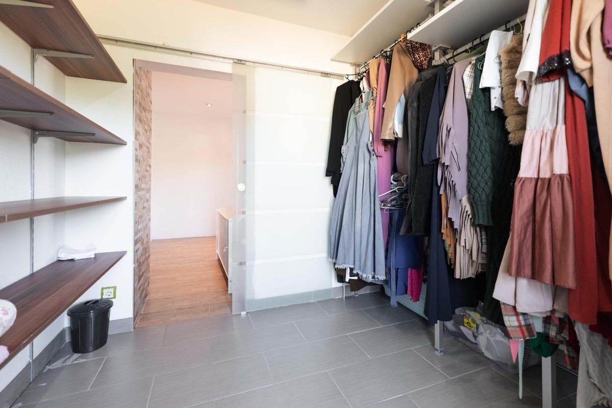 16 Kleiderschrank