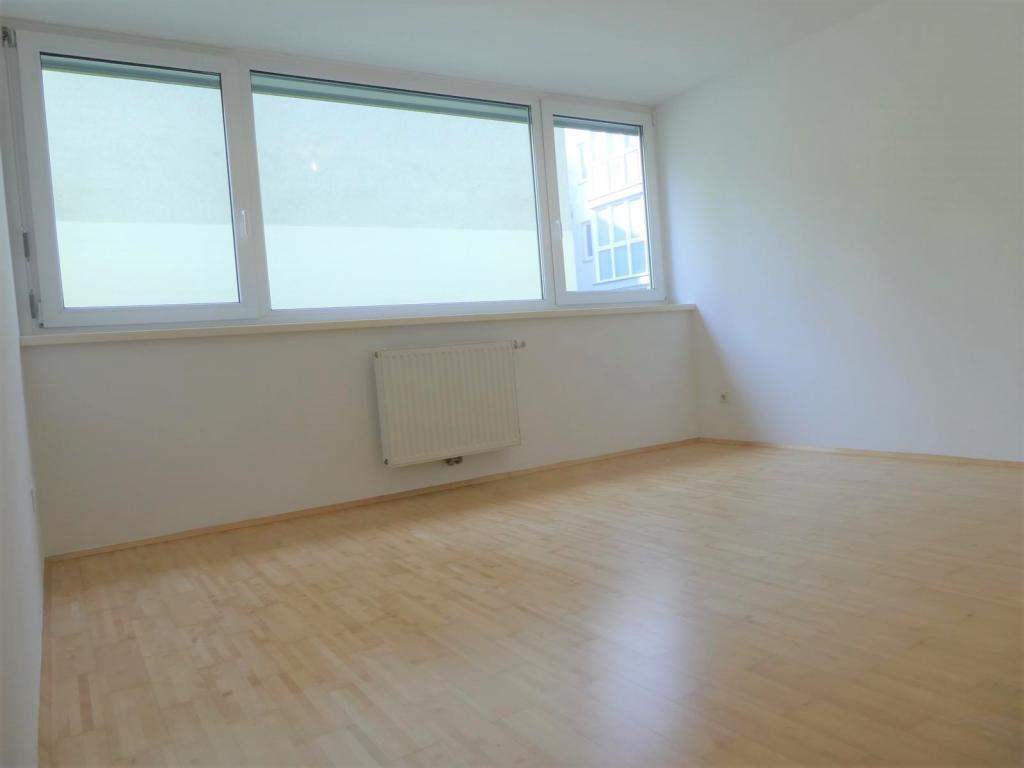Schlafzimmer (hofseitig, komplett ruhig)