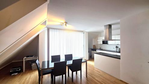 VOLLMBLIERTE DG-Wohnung mit westseitiger Terrasse ++ Eine Ebene ++ AB AUGUST!!