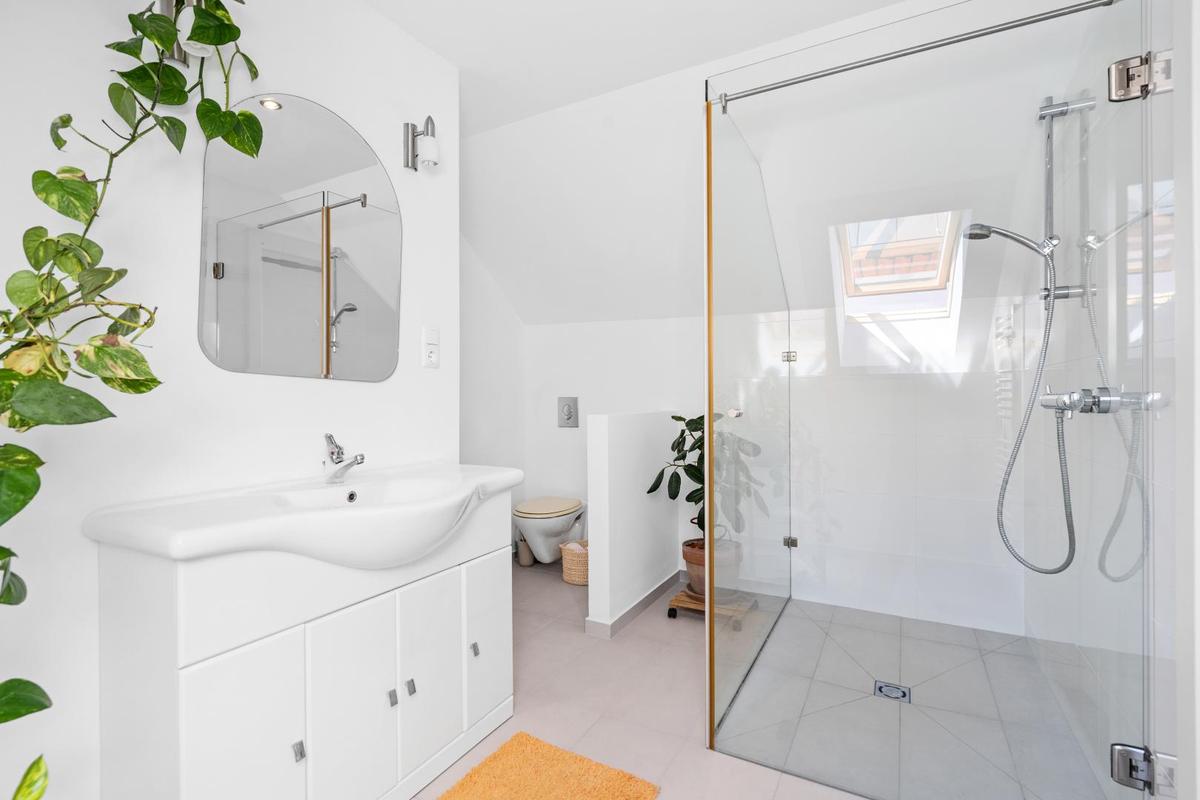 15 Dusche OG