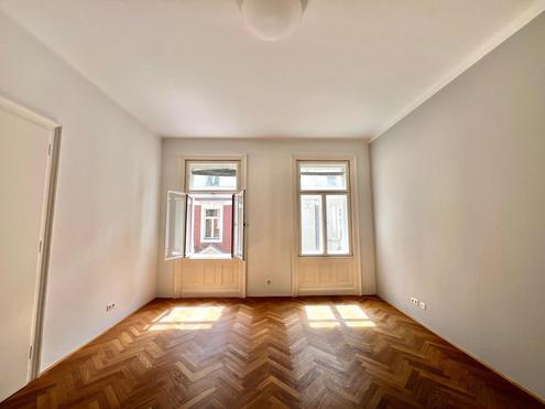 360 TOUR // STILWOHNUNG nahe NASCHMARKT