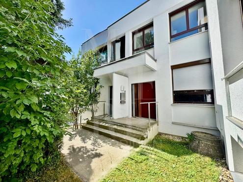 *PREISREDUKTION* Terrassenwohnung mit Hauscharakter // Gartenflächen & Outdoorpool vor der Tür