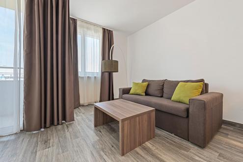 Voll möblierte 2-Zimmer-Wohnung mit Loggia u. Outdoor-Pool zur Langzeit Vermietung