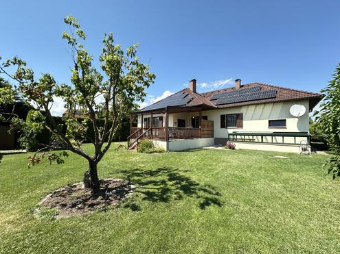 "Gepflegtes Einfamilienhaus mit Garten-Oase"