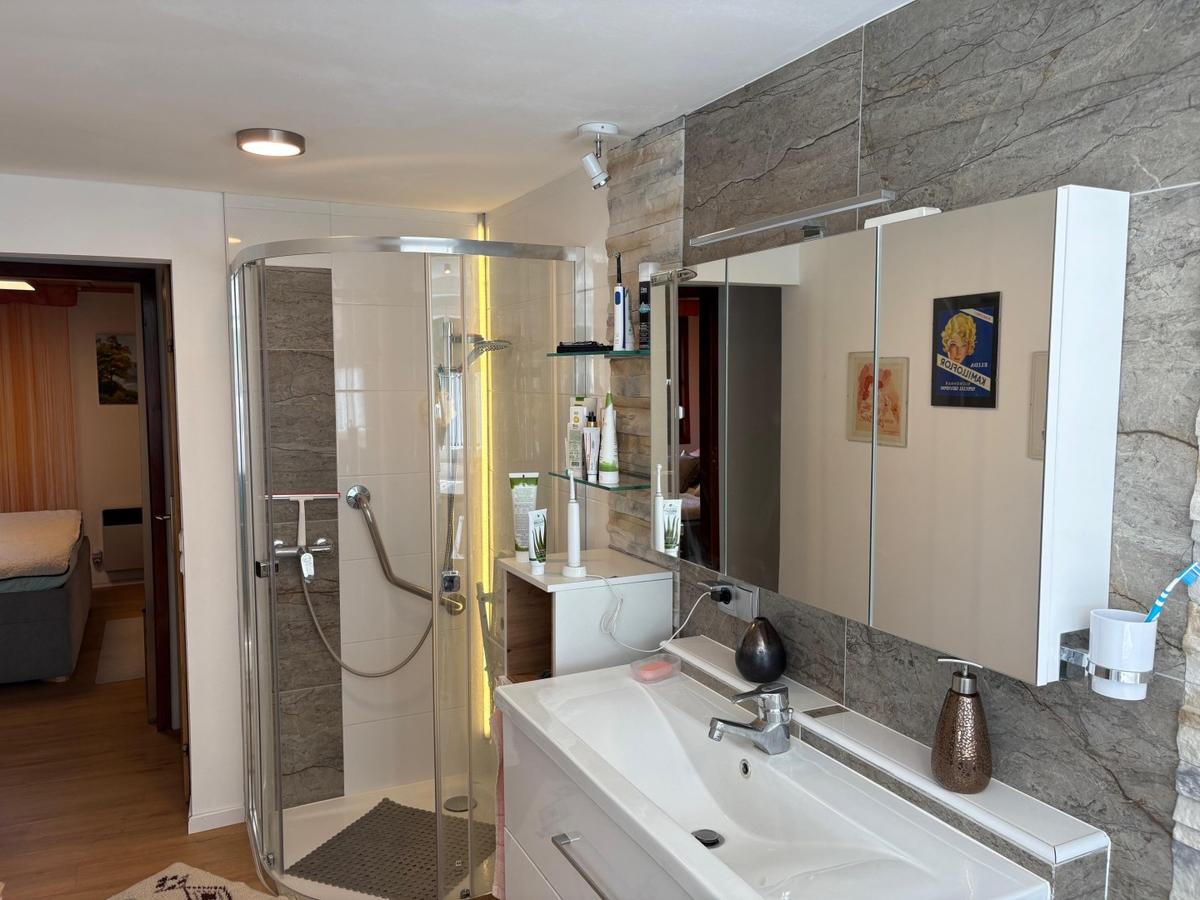 10 Dusche