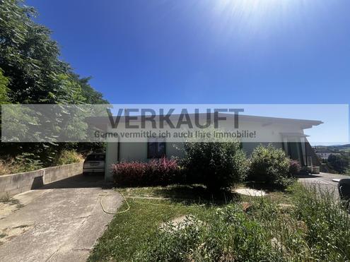 "VERKAUFT   - Goßflächiges Grundstück mit 2 Bungalowbauten und herrlichem Ausblick"