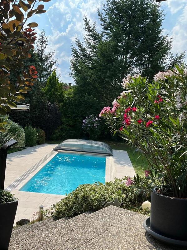 Pool mit Terrasse